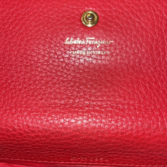 Salvatore Ferragamo Women’s Red Leather Wallet Goldtone Hardware Vintage - Picture 10 of 15